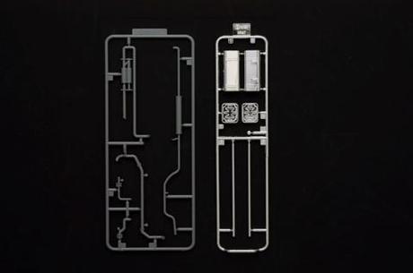 1/32 KB8 4t用角型燃料タンク＆煙突マフラーセット 