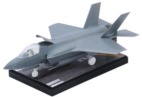 1/72 BSK2EX-2 F-35B ライトニングⅡ （VMFA-121) 特別仕様（彩色済み台座付き） 